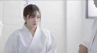 小仙女超级漂亮，无套操逼！仙女坐鸡巴自已动！抽插出许多淫水